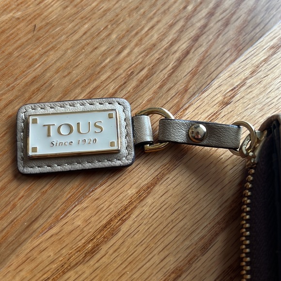 Tous brand new medium tote. Amazing color. Include the wallet. - Picture 7 of 11